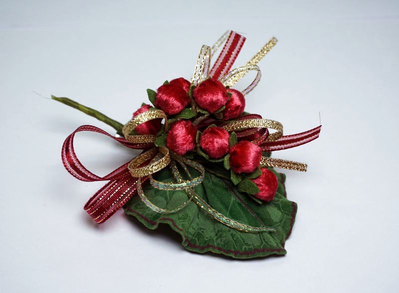 創意商品【紅龍果】運用花果植物製作創意胸花，可搭配服飾